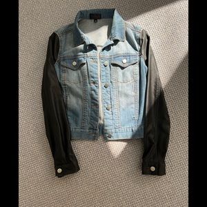 DENIM WOMEN’S JACKET WITH FAUX LEATHER SLEEVES